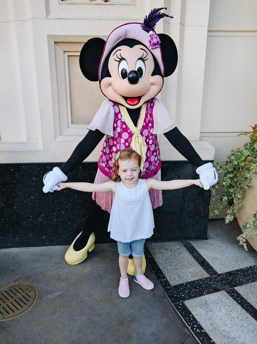 Where To See And Meet Characters In Disneyland - Discovering Parenthood